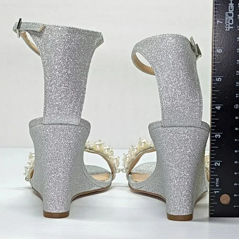 Jewel Badgley Mischka Laurence Women's Silver Wedge Heel Size 8 M (MSRP $119)